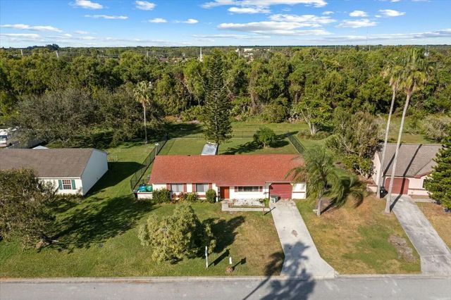 $345,000 | 1433 Southeast North Balcourt Court | Sandhill Crossing