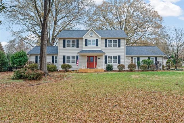 $750,000 | 223 Ivy Circle | Bermuda Run