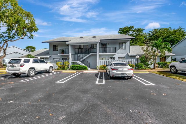 $2,300 | 2525 Southwest 22nd Avenue, Unit 202 | Delray Beach