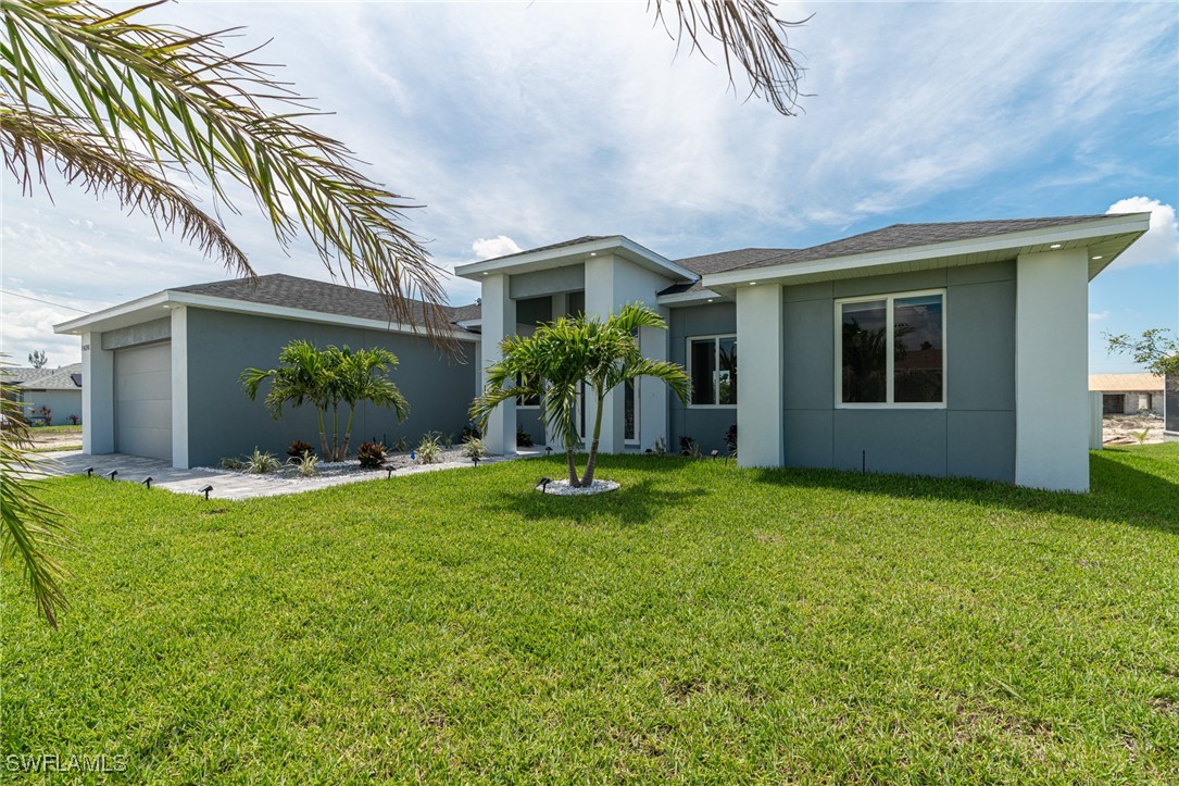 a view of a house with backyard and porch