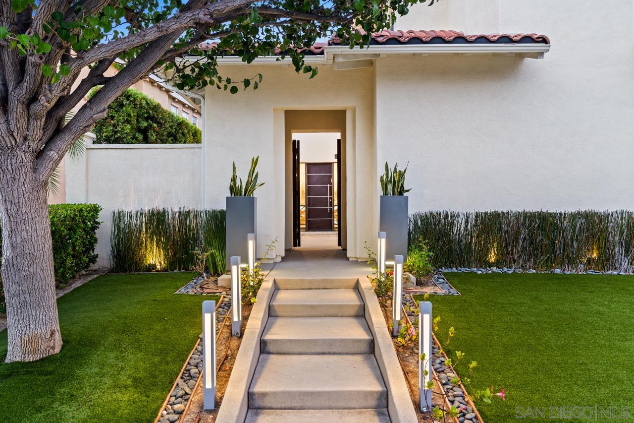 a view of a back yard of the house