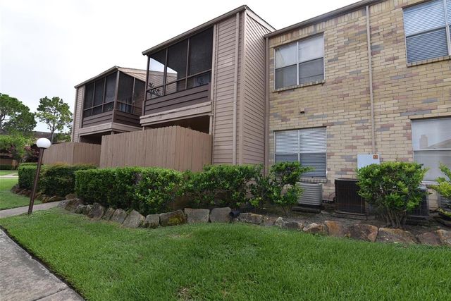 $100,000 | 10555 Turtlewood Court, Unit 1714 | Alief