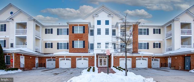 $2,900 | 15110 Heather Mill Lane, Unit 204 | The Greenbrier Condominiums