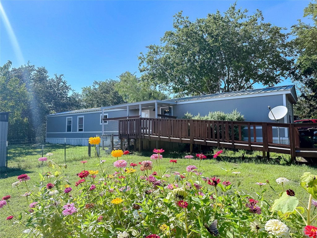 a view of yard and entertaining space