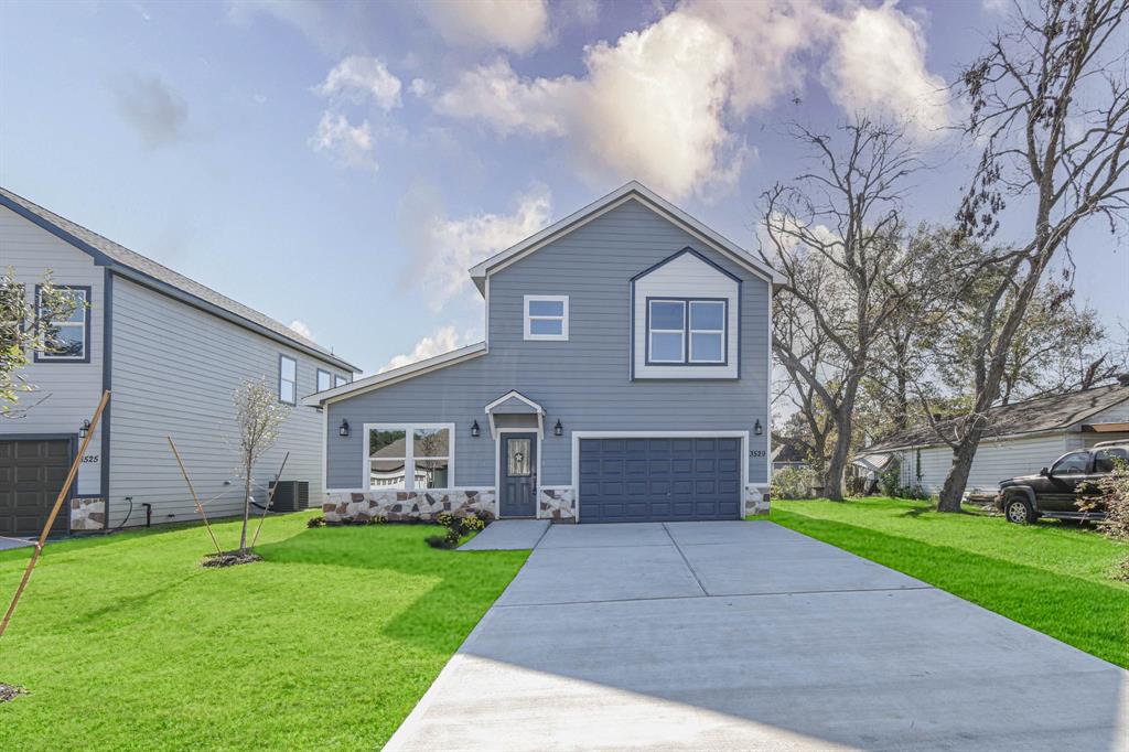 a front view of house with yard and green space