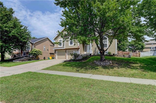 $347,400 | 906 Cottonwood Drive | Lansing