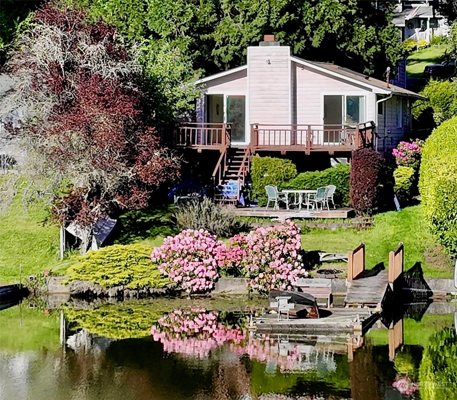 a view of a house with a yard and garden