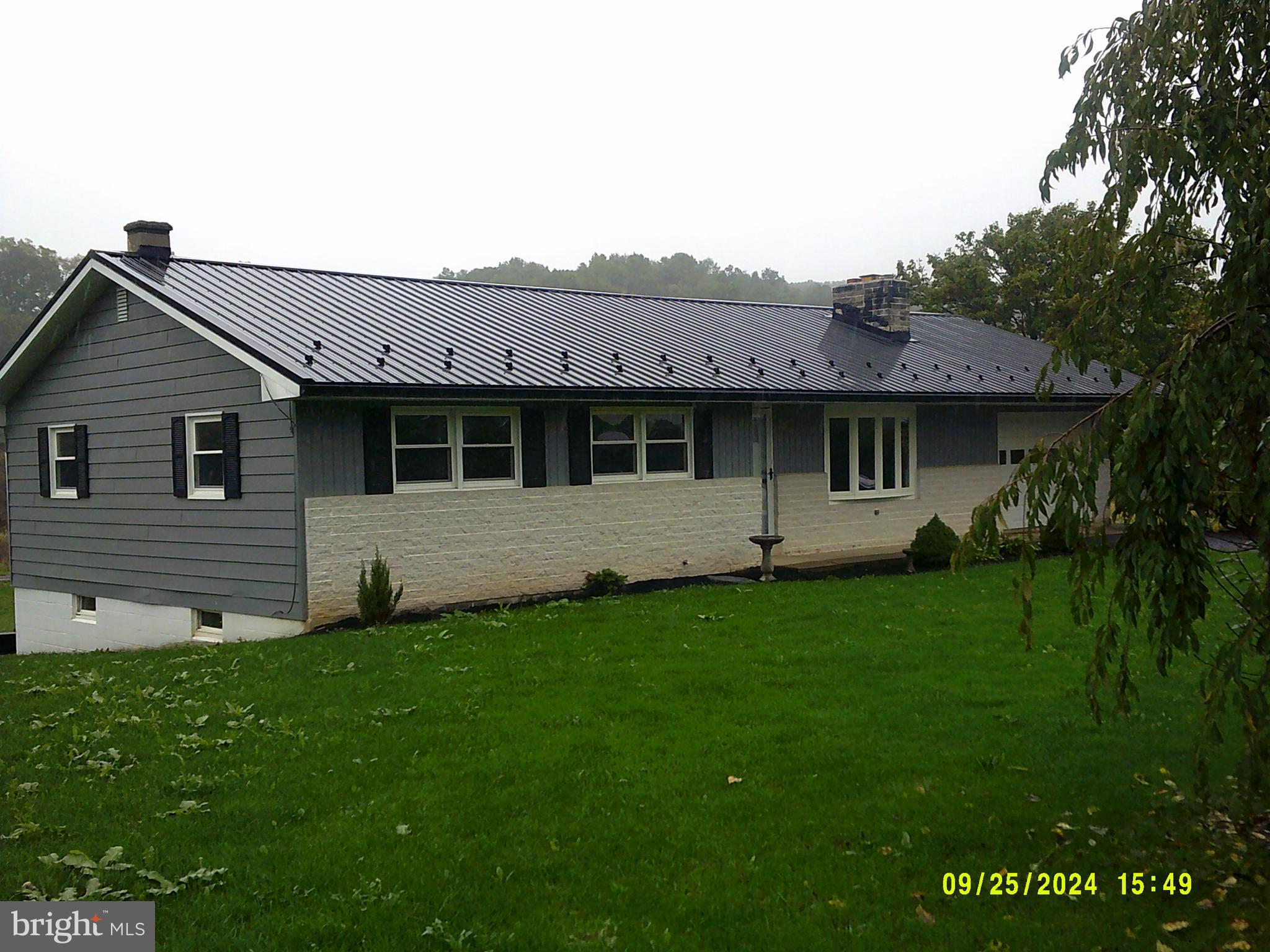 a view of a back yard of the house