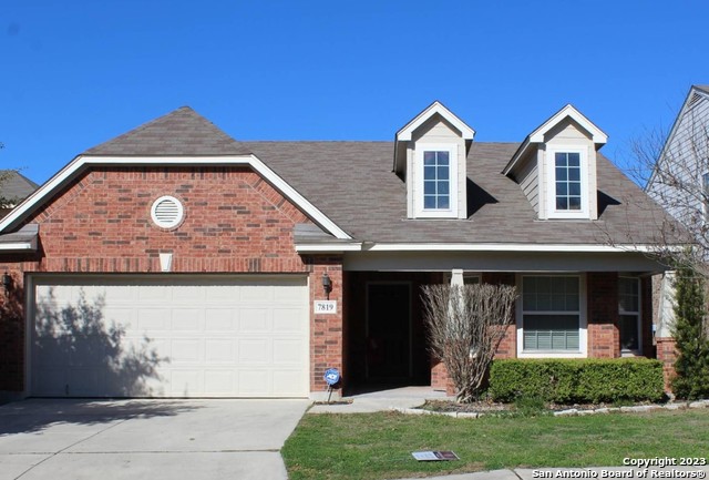 a view of a yard in front of a house