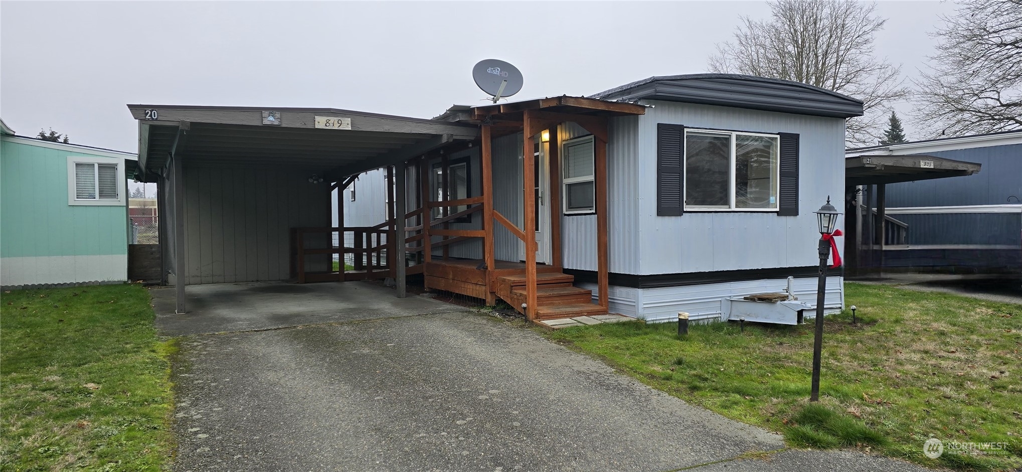 a view of house and yard