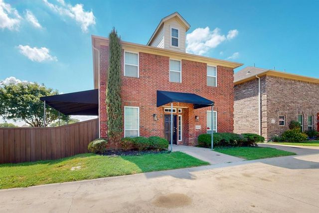 $472,900 | 4916 Ridglea Hills Court | Ridglea Hills