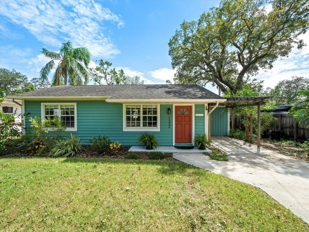 a view of a house with a yard