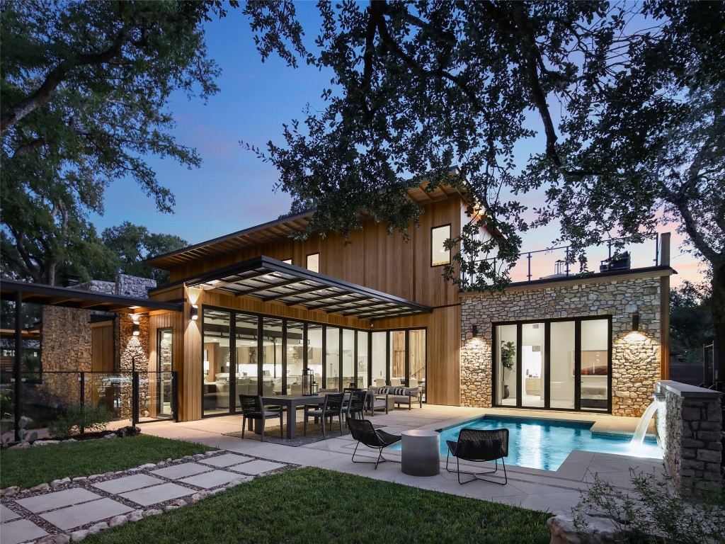 a view of a house with backyard and sitting area