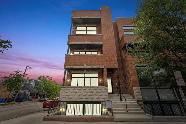 $679,000 | 2001 West Superior Street, Unit 1E | West Town