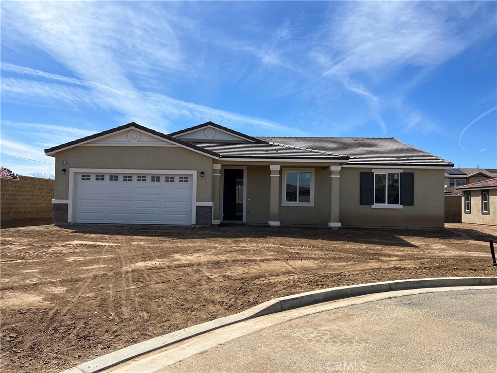 a view of front of house with a yard