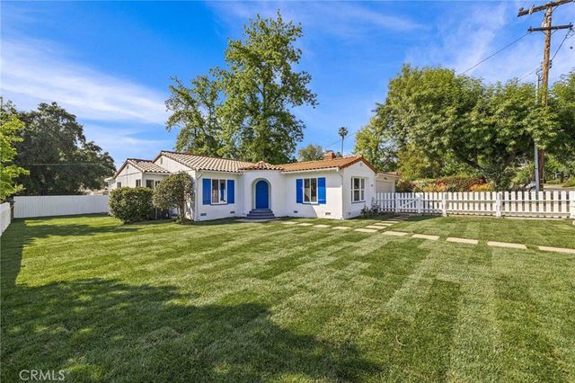 $1,370,000 | 1957 El Molino Avenue | Altadena