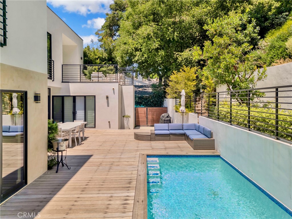 a view of a house with backyard and sitting area