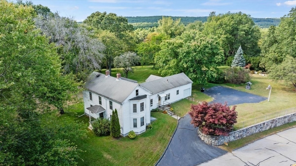 an aerial view of a house having yard