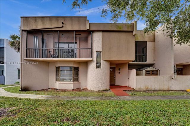 $320,000 | 2700 South University Drive, Unit 4B | Davie