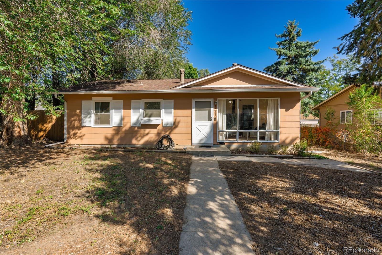 a view of a house with a yard