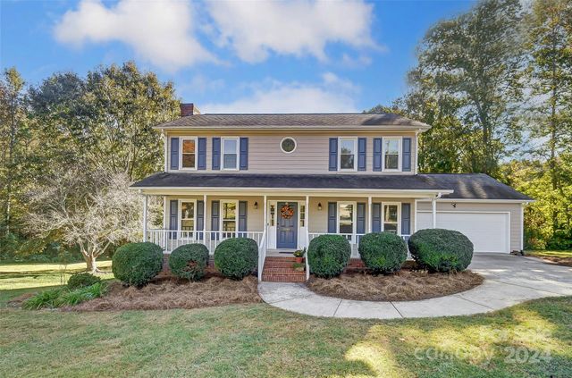 $415,000 | 2007 Pine Needle Court | Southeast Gastonia