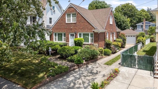 $1,425,000 | 183-41 Dalny Road | Jamaica Estates