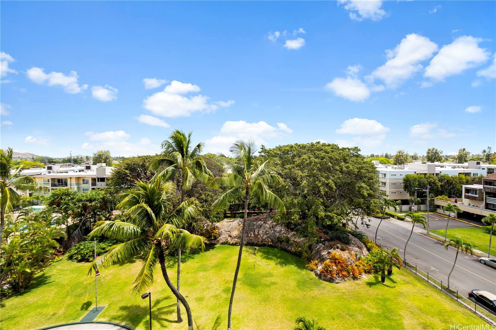 Treetop views in all directions.  A peekaboo ocean view as well!