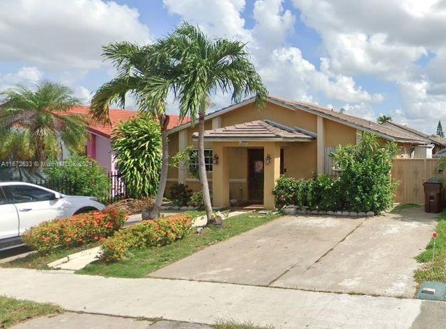 $490,000 | 2621 West 72nd Street | Hialeah