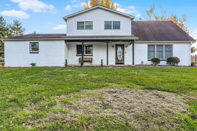 $420,000 | 2340 Hickory Hill Lane | St. Jacob Township - Madison County