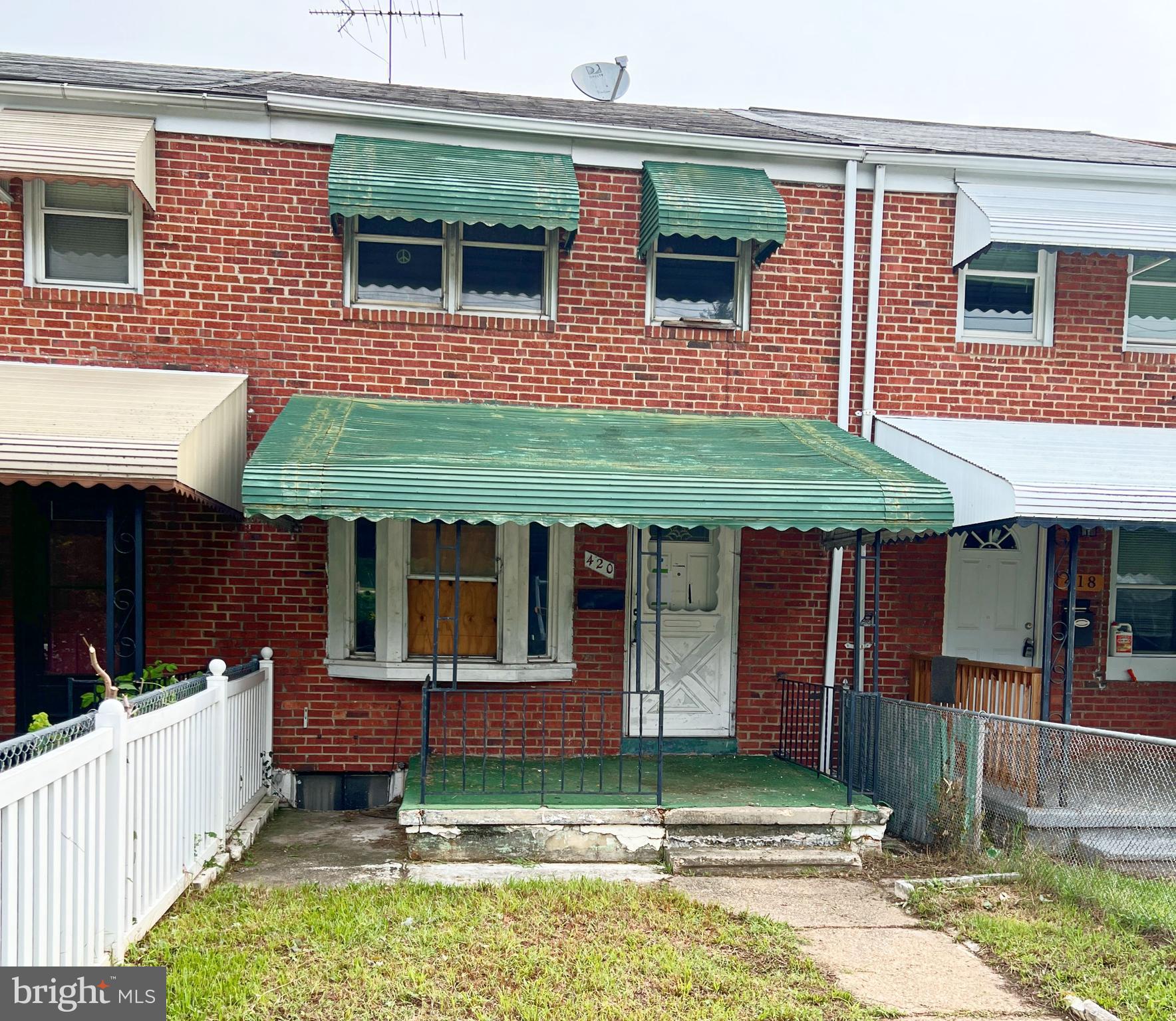 a view of a house with backyard and porch