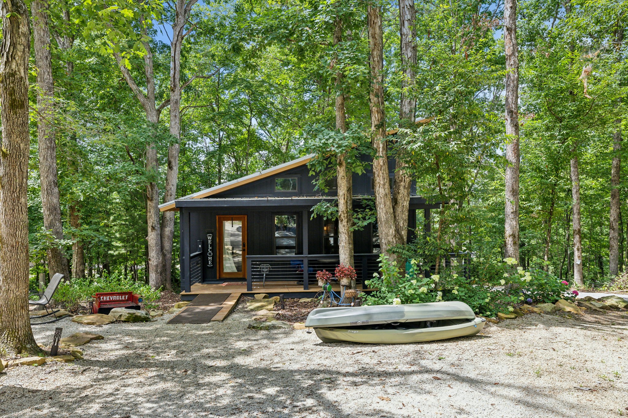 a view of a house with backyard and sitting area