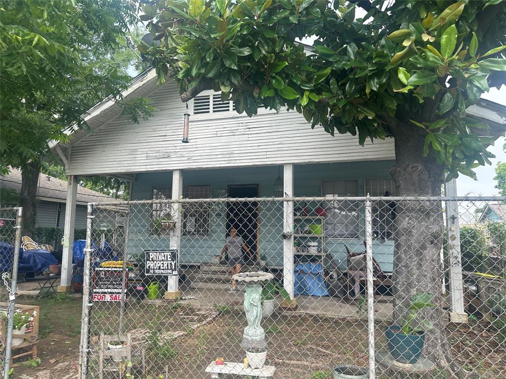 Front view of home