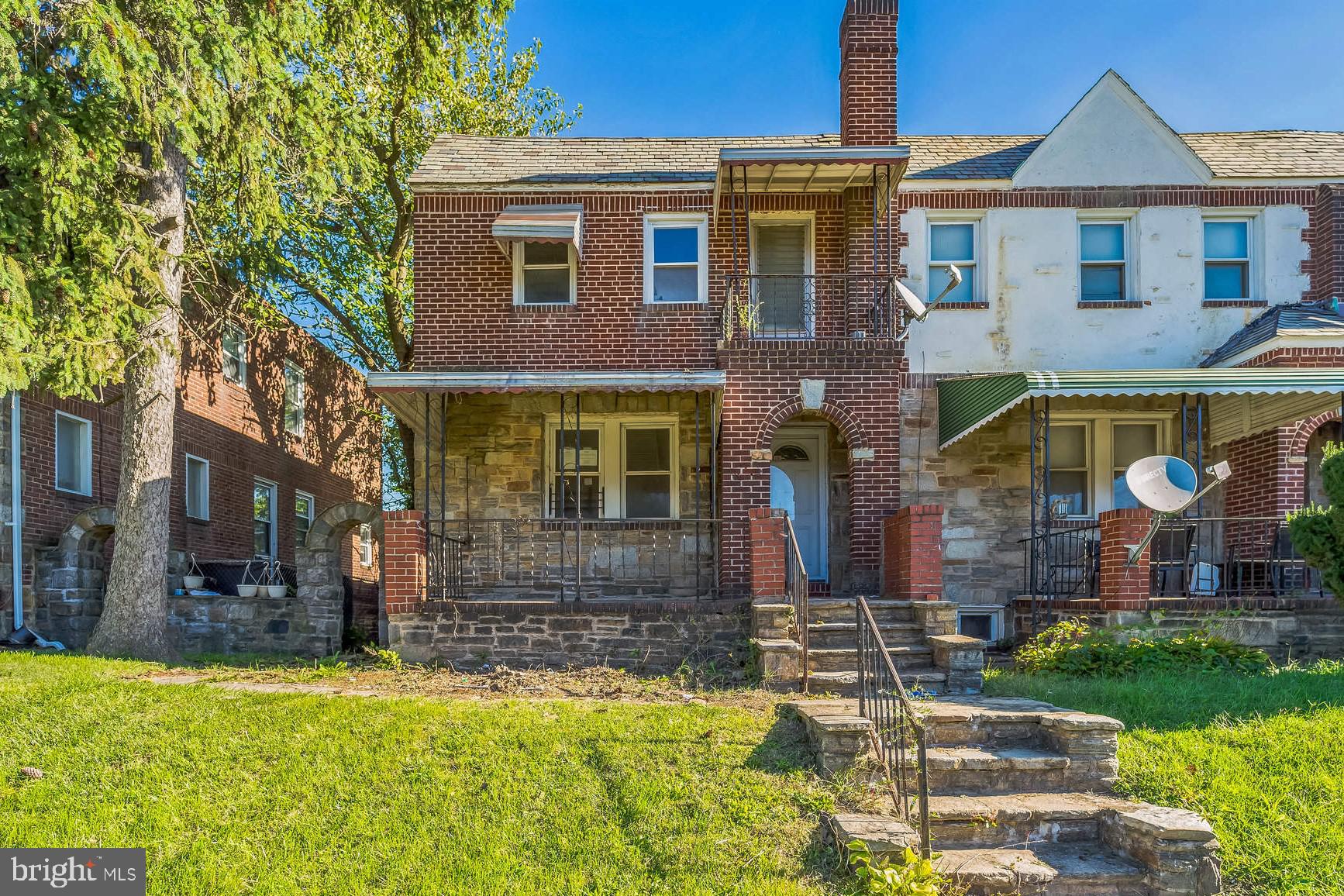 a front view of house with yard