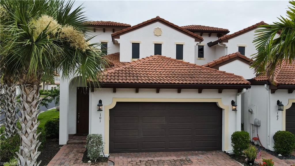 Mediterranean / spanish house with a garage