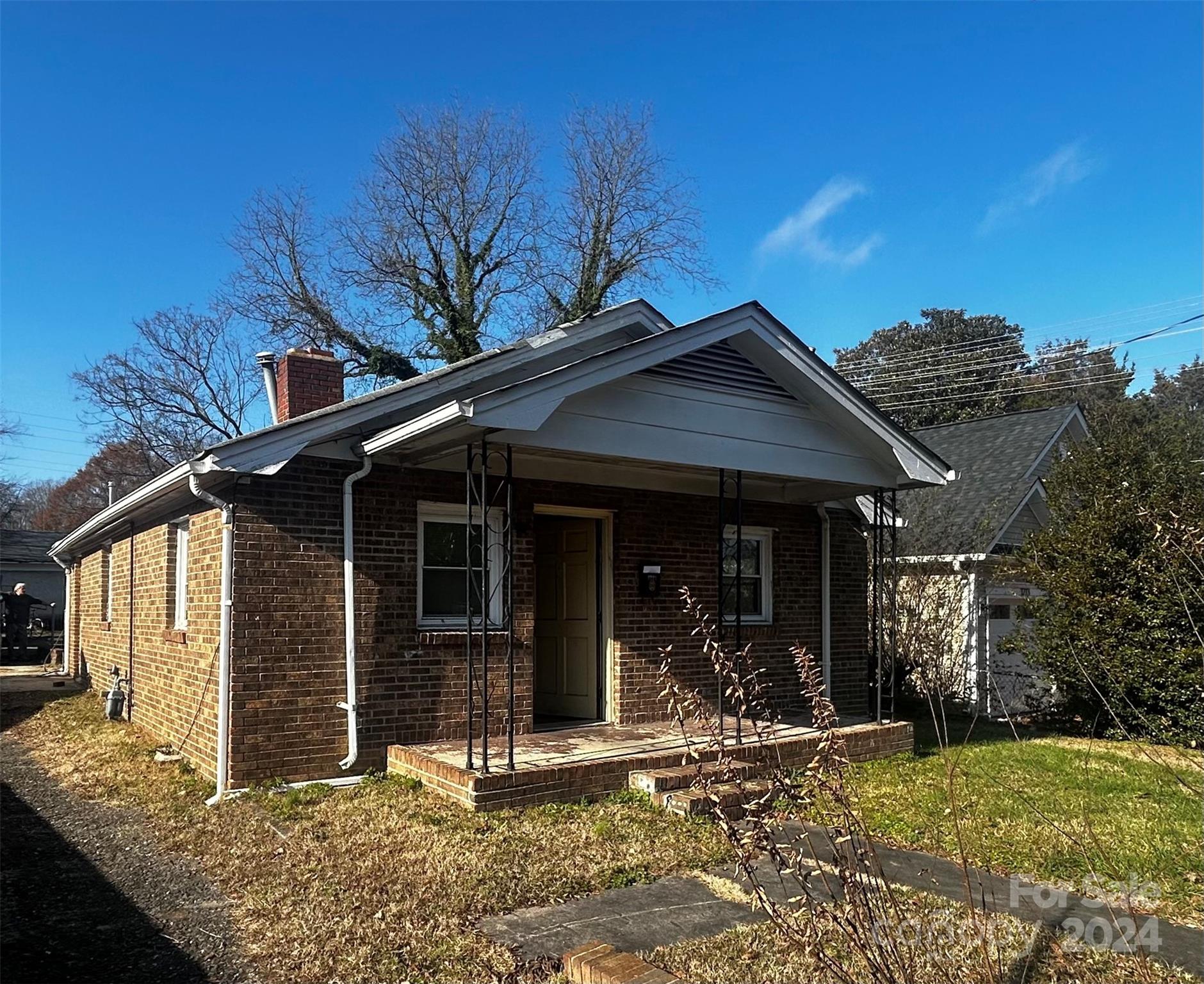 a view of house with street