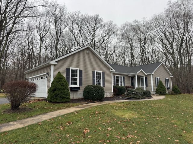 $639,900 | 12 R Mohawk Drive | East Lyme