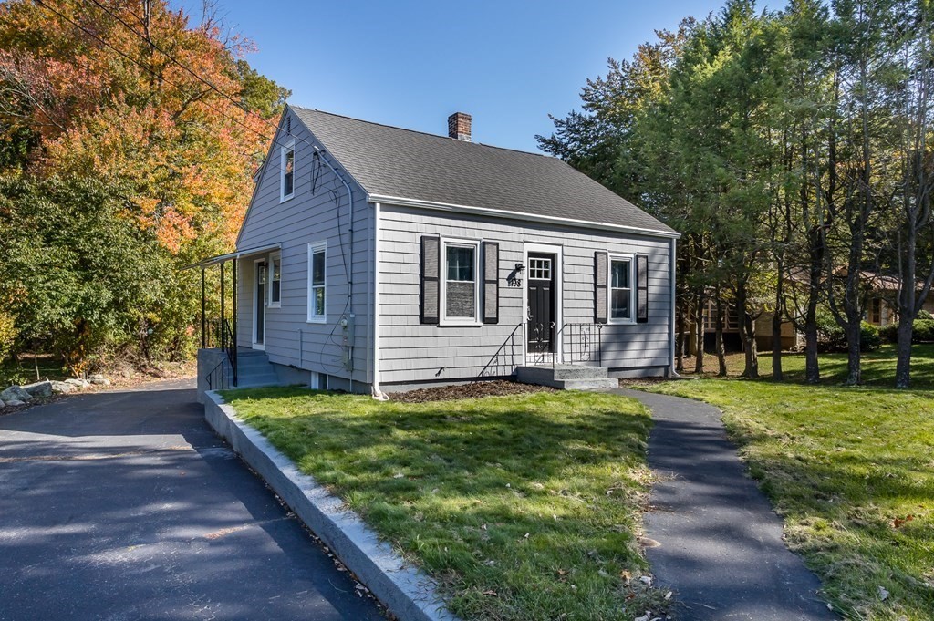 a view of a house with backyard and porch