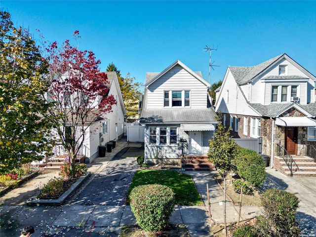 $949,000 | 95-33 72nd Avenue | Forest Hills