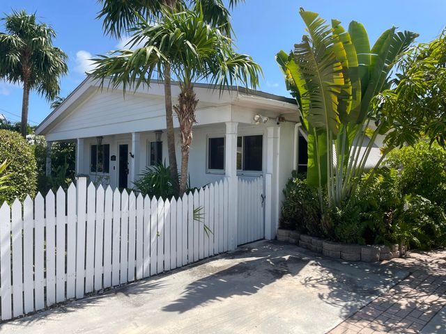 $1,050,000 | 1555 5th Street | Key West