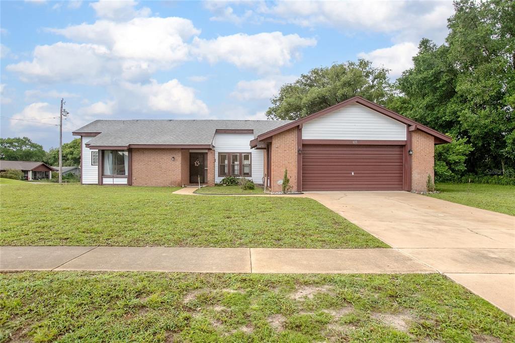 a front view of house with yard