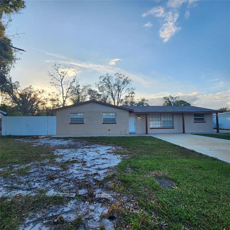 a view of a house with a yard