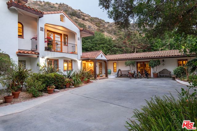 $9,950,000 | 3268 Serra Road | Eastern Malibu