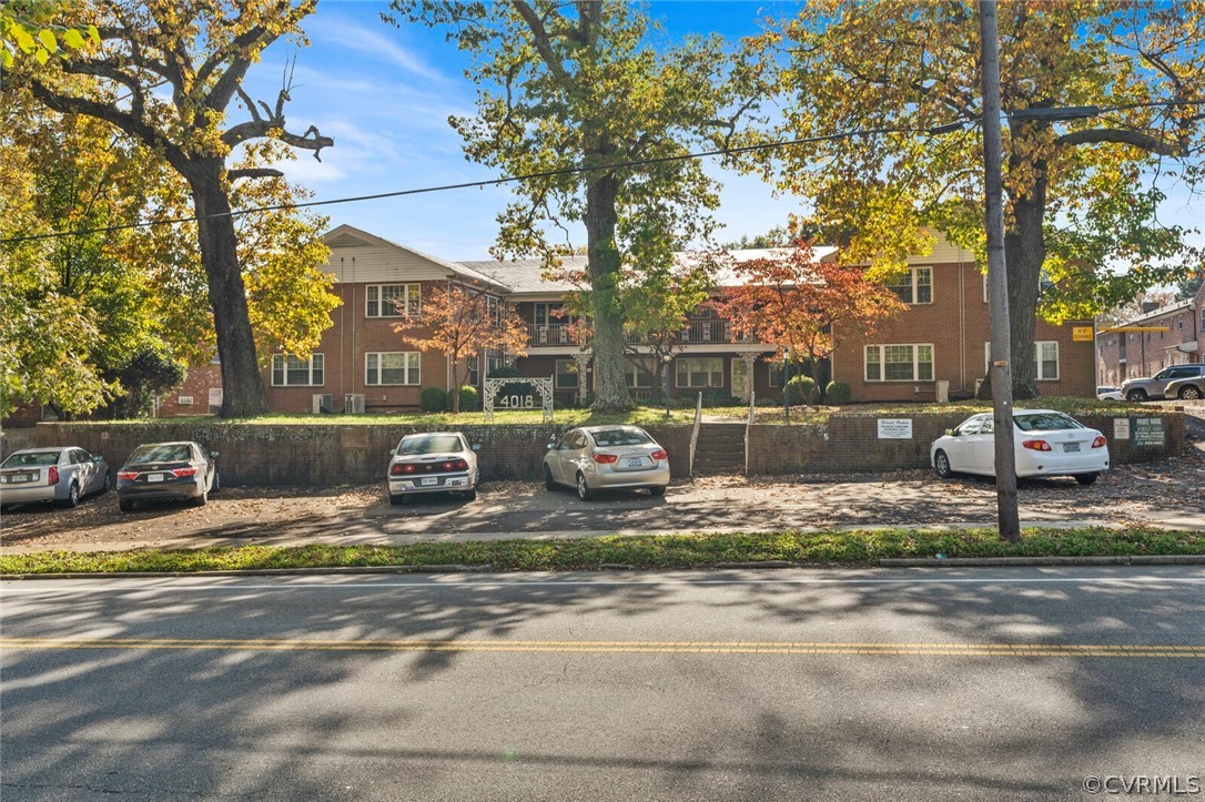 a view of a yard in front of a house