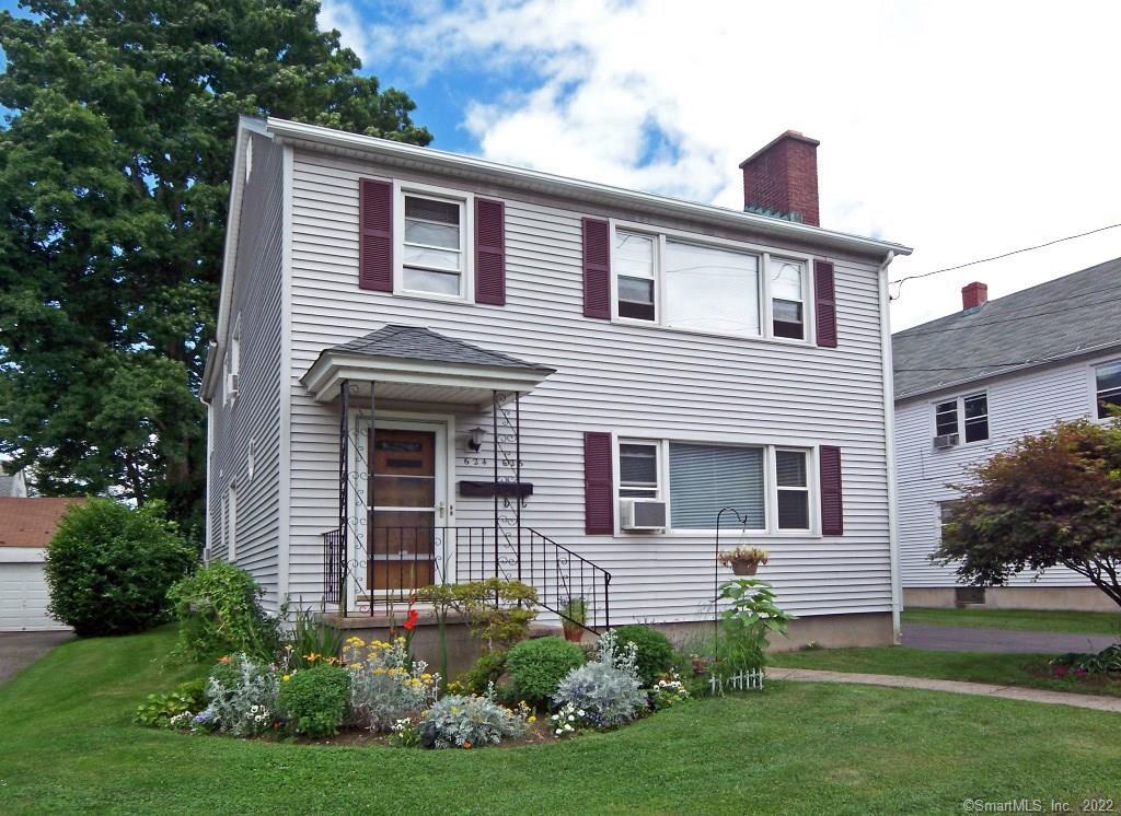 a view of a house with a yard and plants