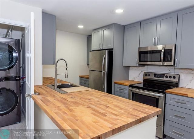 $2,400 | 1247 Southwest 46th Avenue, Unit 1313 | Gardens