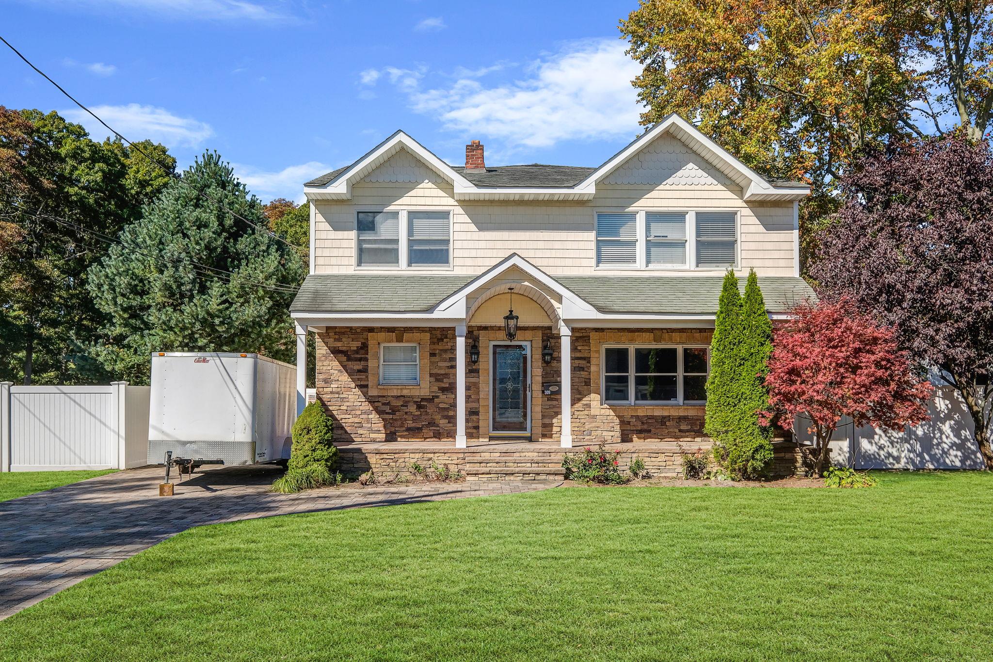 View of front of house with a front lawn and covered porch