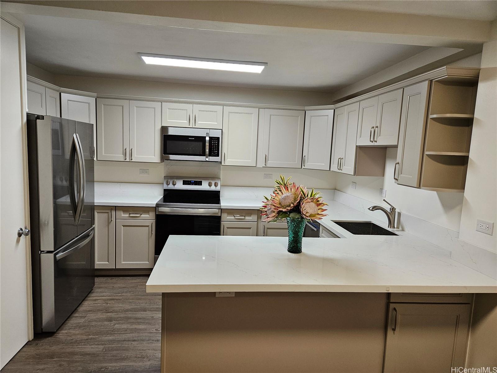 Fully renovated kitchen, new appliances