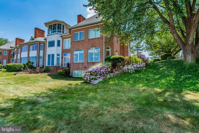 $1,200,000 | 523 Bridgeview Drive | Lemoyne