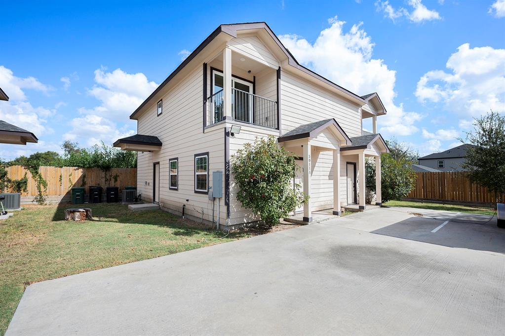 a view of a house with a yard