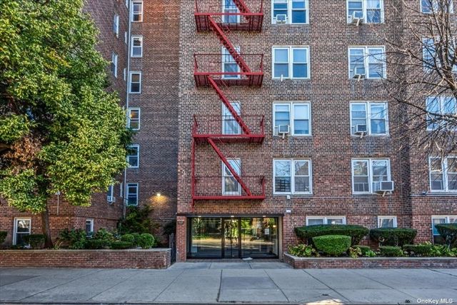 $325,000 | 33-25 90th Street, Unit 3A | Jackson Heights